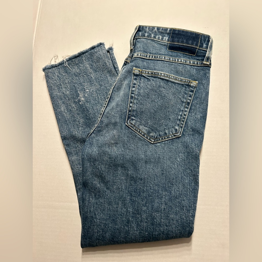 AMO CHLOE CROP W/ RAW HEM JEANS KISMET SIZE 28